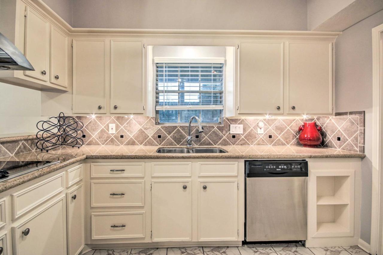 Quiet West With Patio, Walk To Shops!