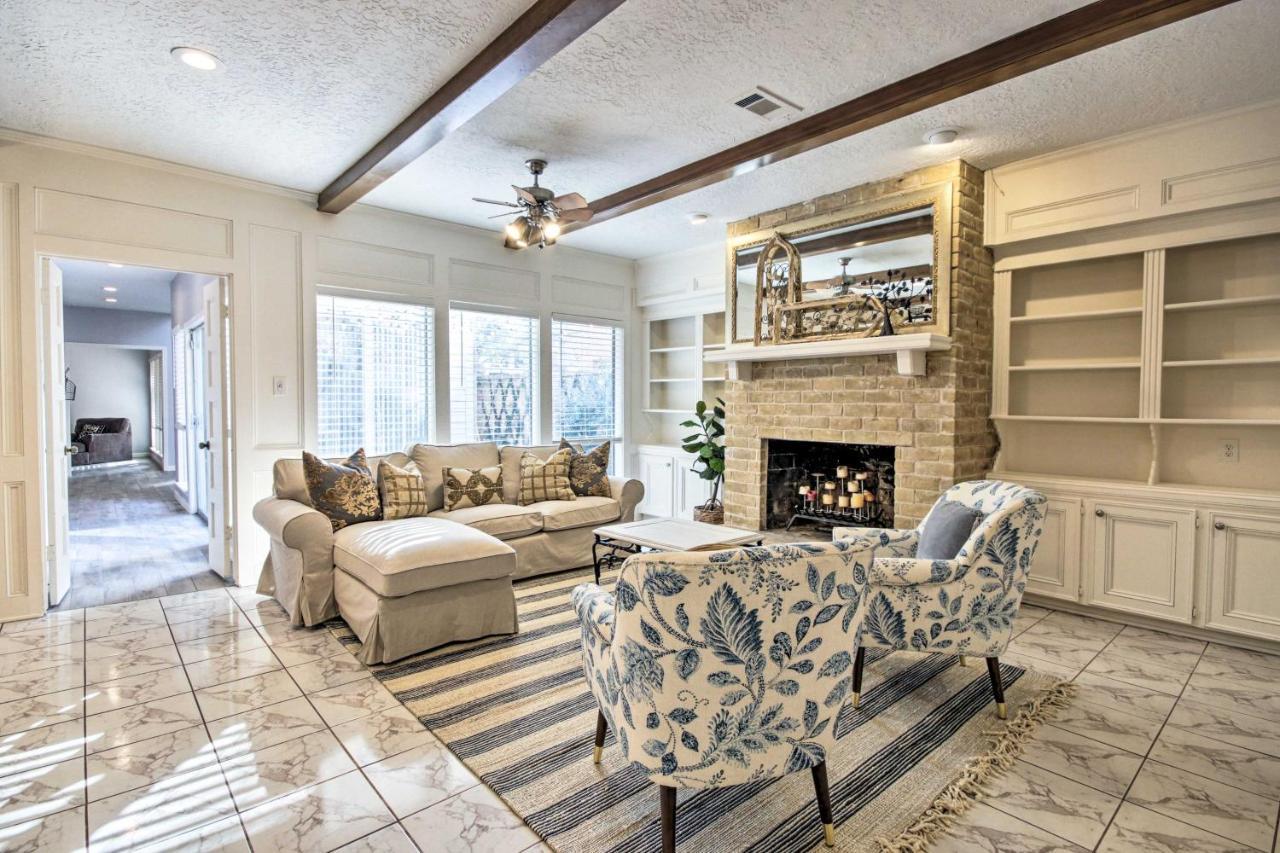 Quiet West With Patio, Walk To Shops! Houston
