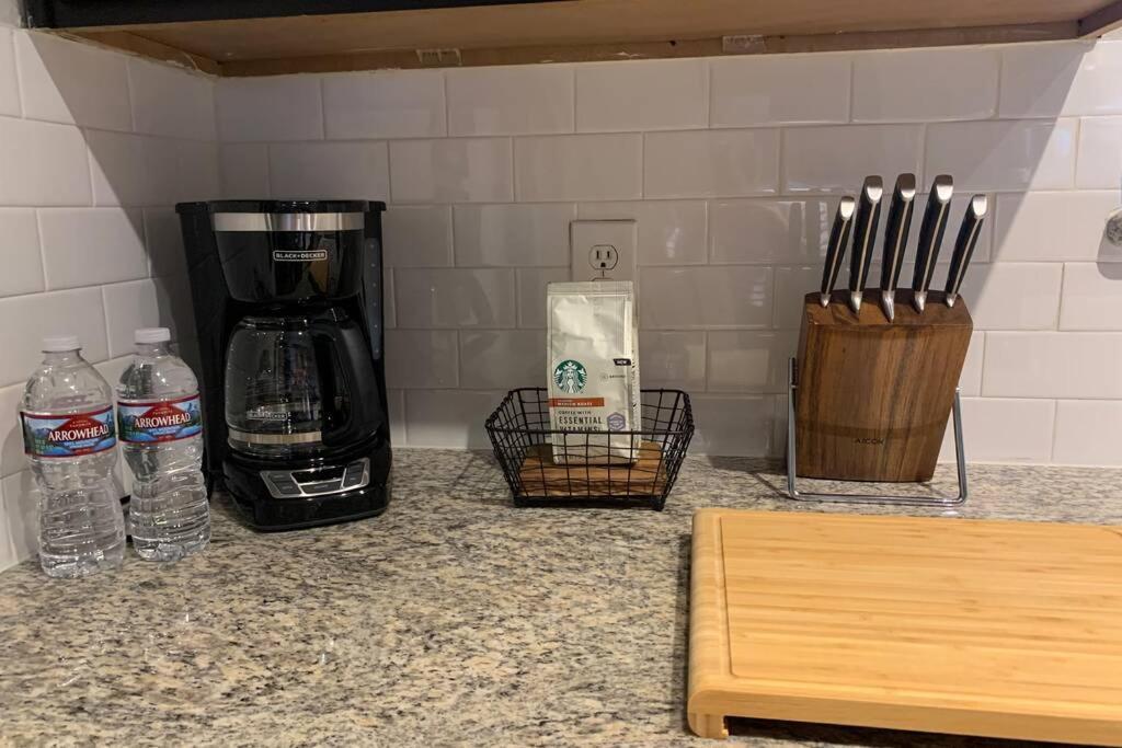 Newly Furnished 1br W/ Hermann Park View Apartment