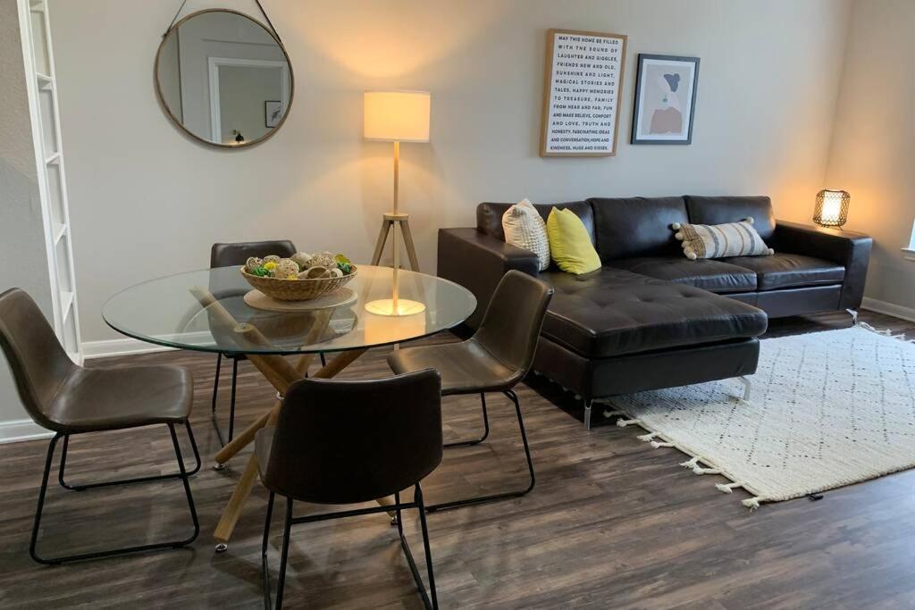 Apartment Newly Furnished 1br W/ Hermann Park View