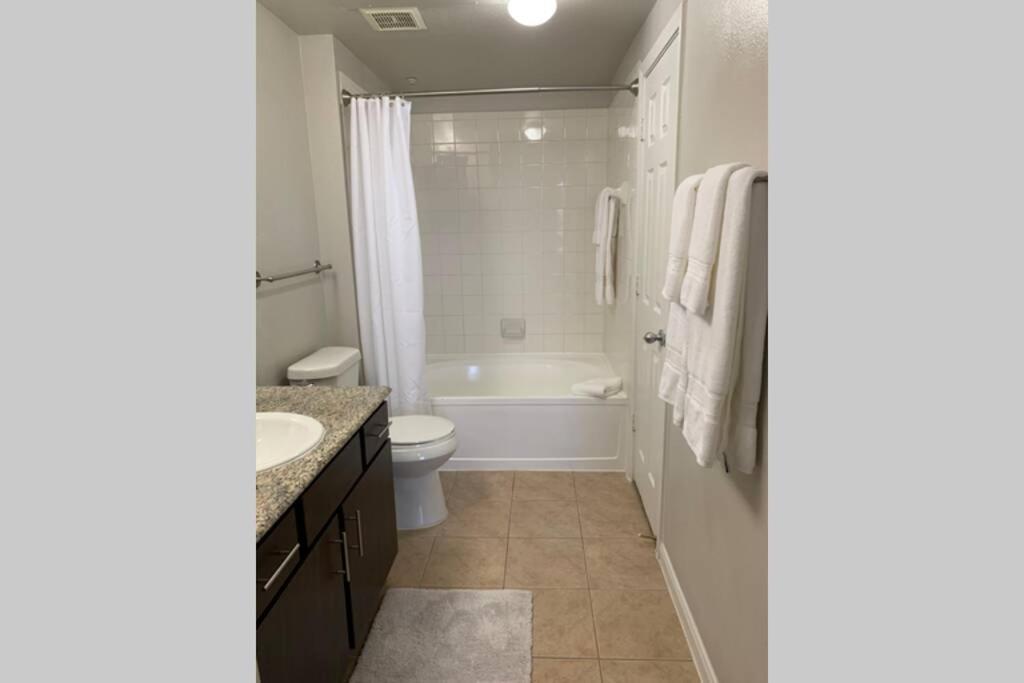 Newly Furnished 1br W/ Hermann Park View