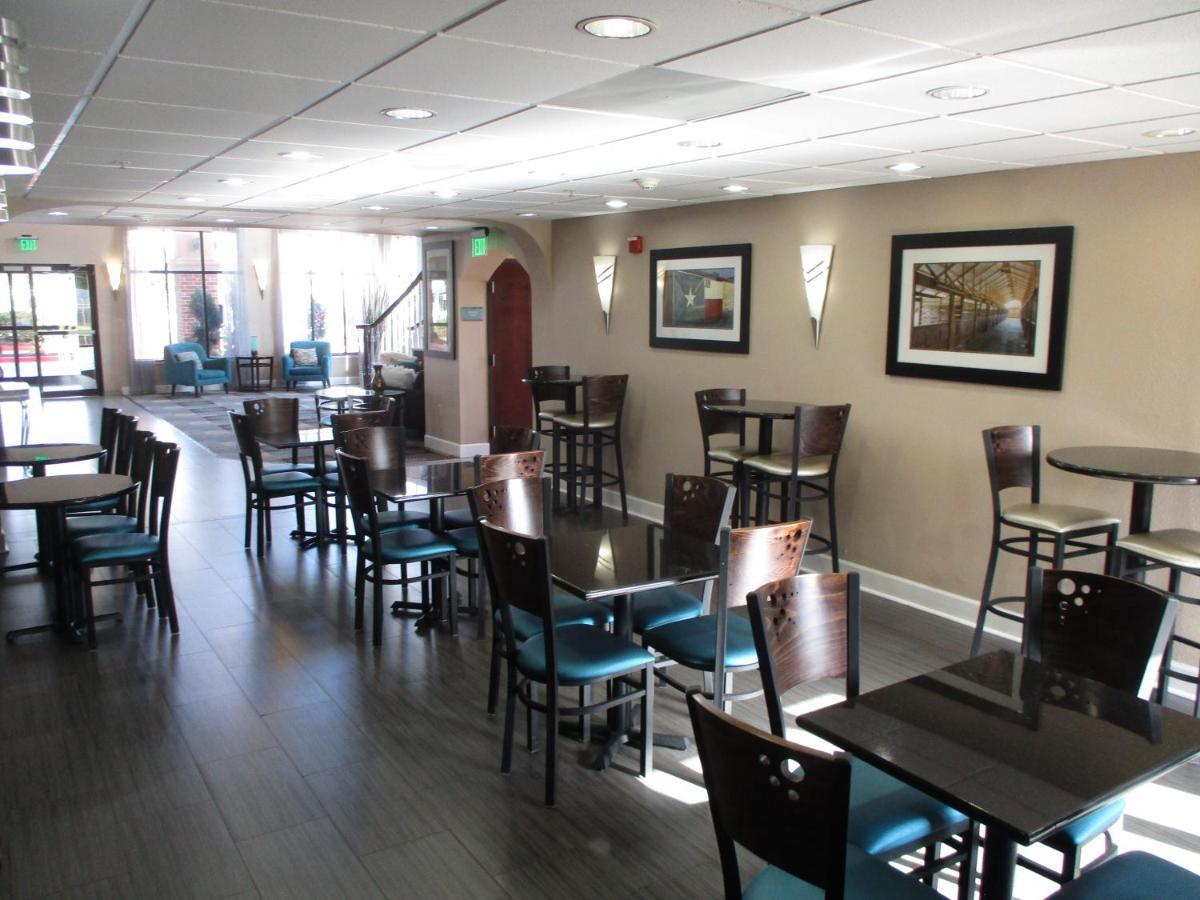 Days & By Wyndham Sam Tollway Hotel 3*