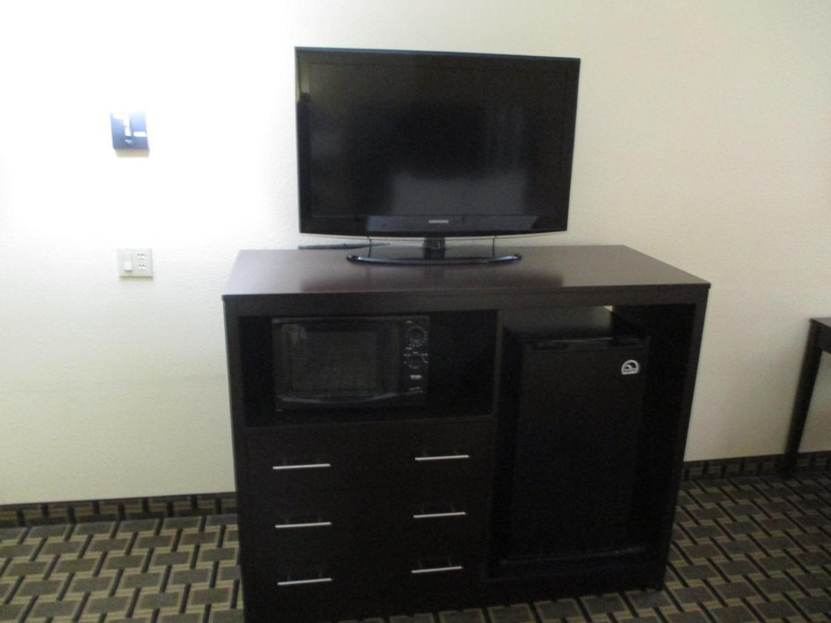Days & By Wyndham Sam Tollway Hotel
