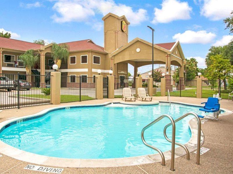 Super 8 By Wyndham Houston/brookhollow Nw Hotel Houston