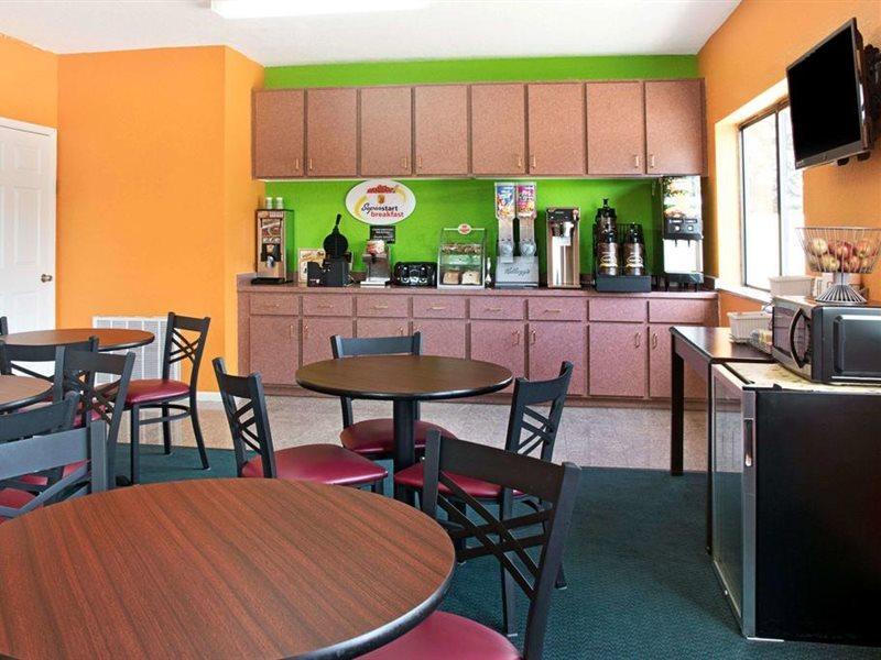 Super 8 By Wyndham Houston/brookhollow Nw 2*