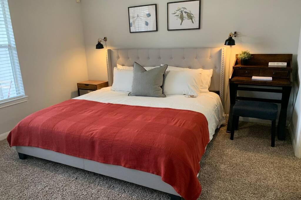 Apartment Newly Furnished 1br W/ Hermann Park View Houston
