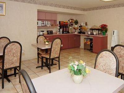 Rodeway & Hwy 290 Nw Hotel 2*