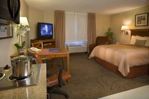 Hotel Candlewood Nw - Willowbrook, An Ihg