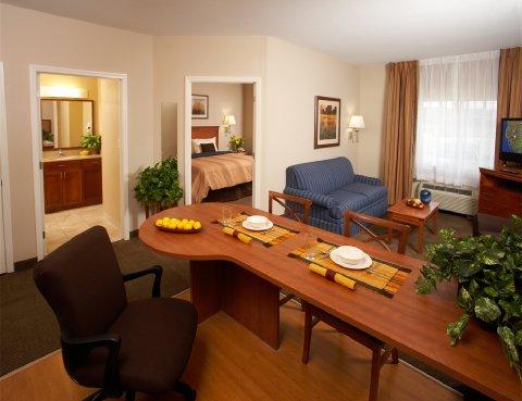 Hotel Candlewood Nw - Willowbrook, An Ihg 2*