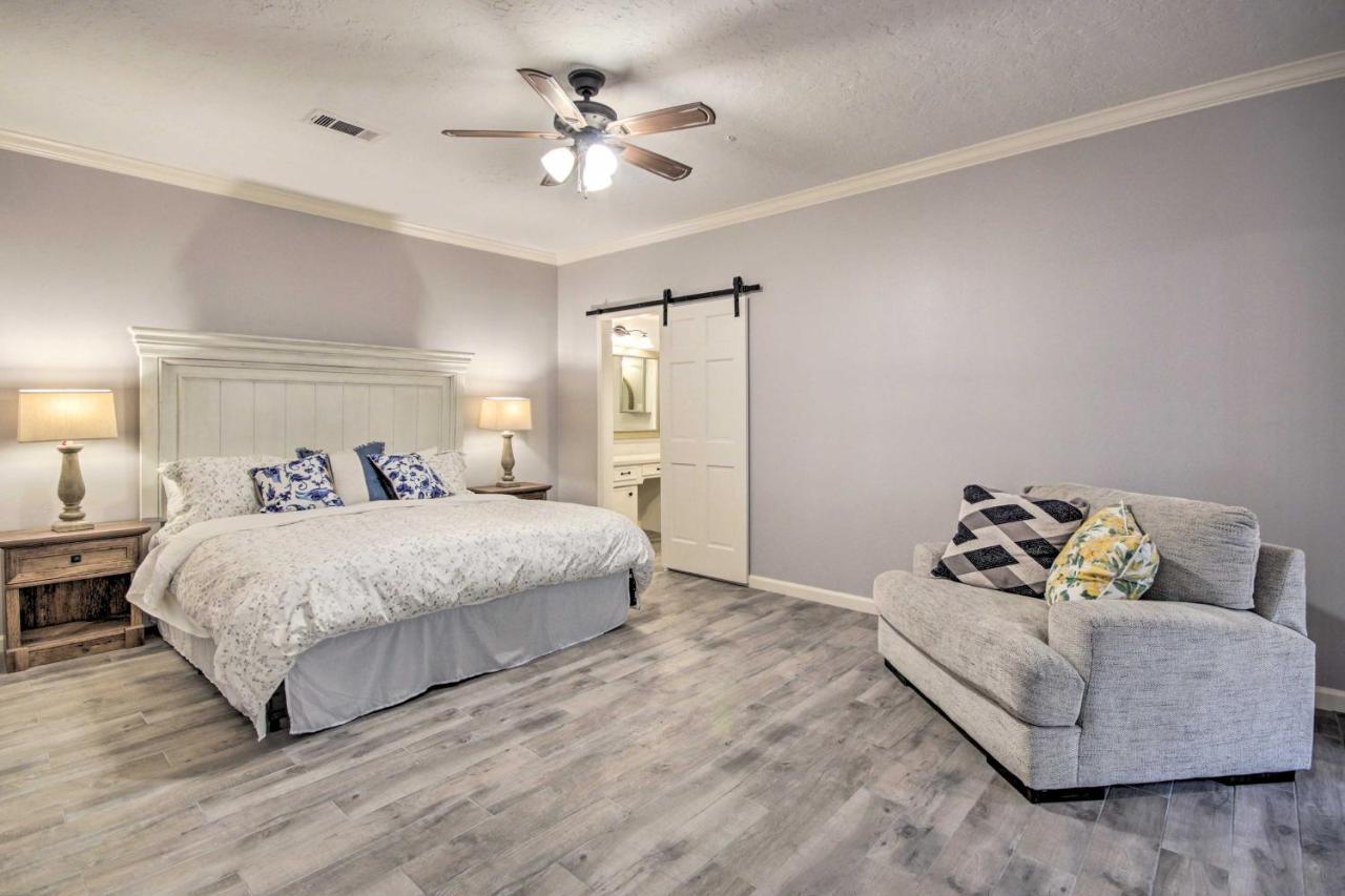 Quiet West With Patio, Walk To Shops! * Houston