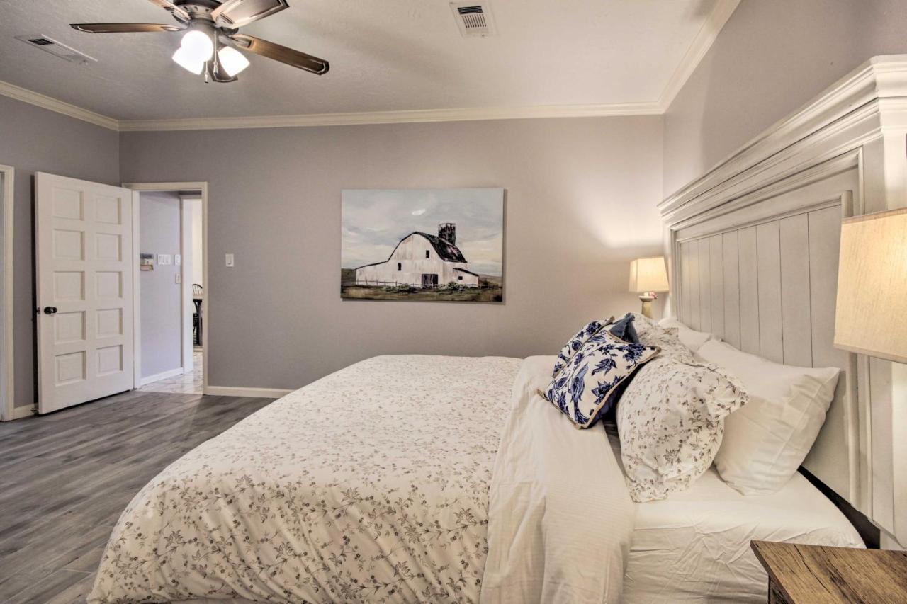 Quiet West With Patio, Walk To Shops! *