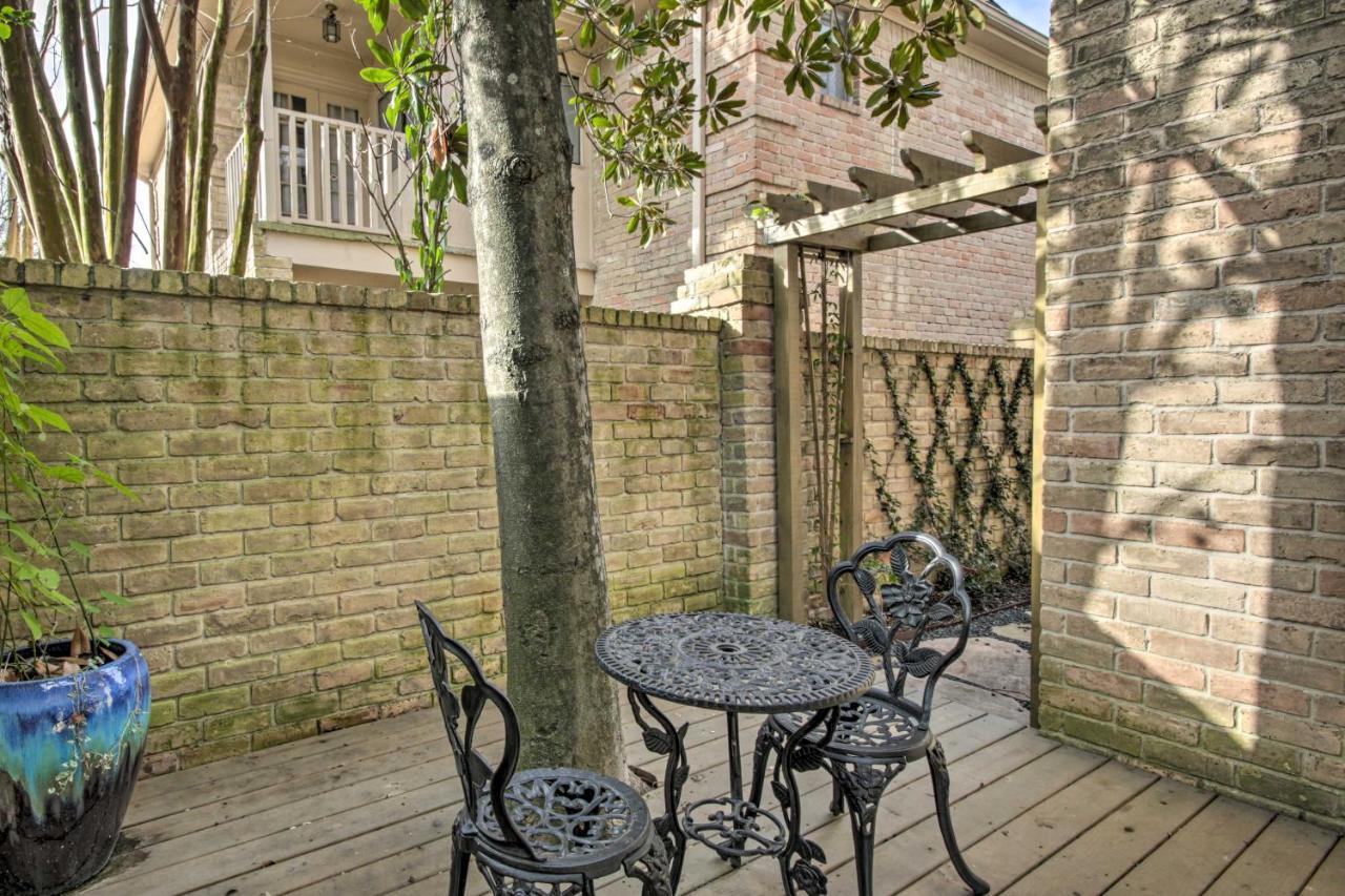 Quiet West With Patio, Walk To Shops! Holiday home