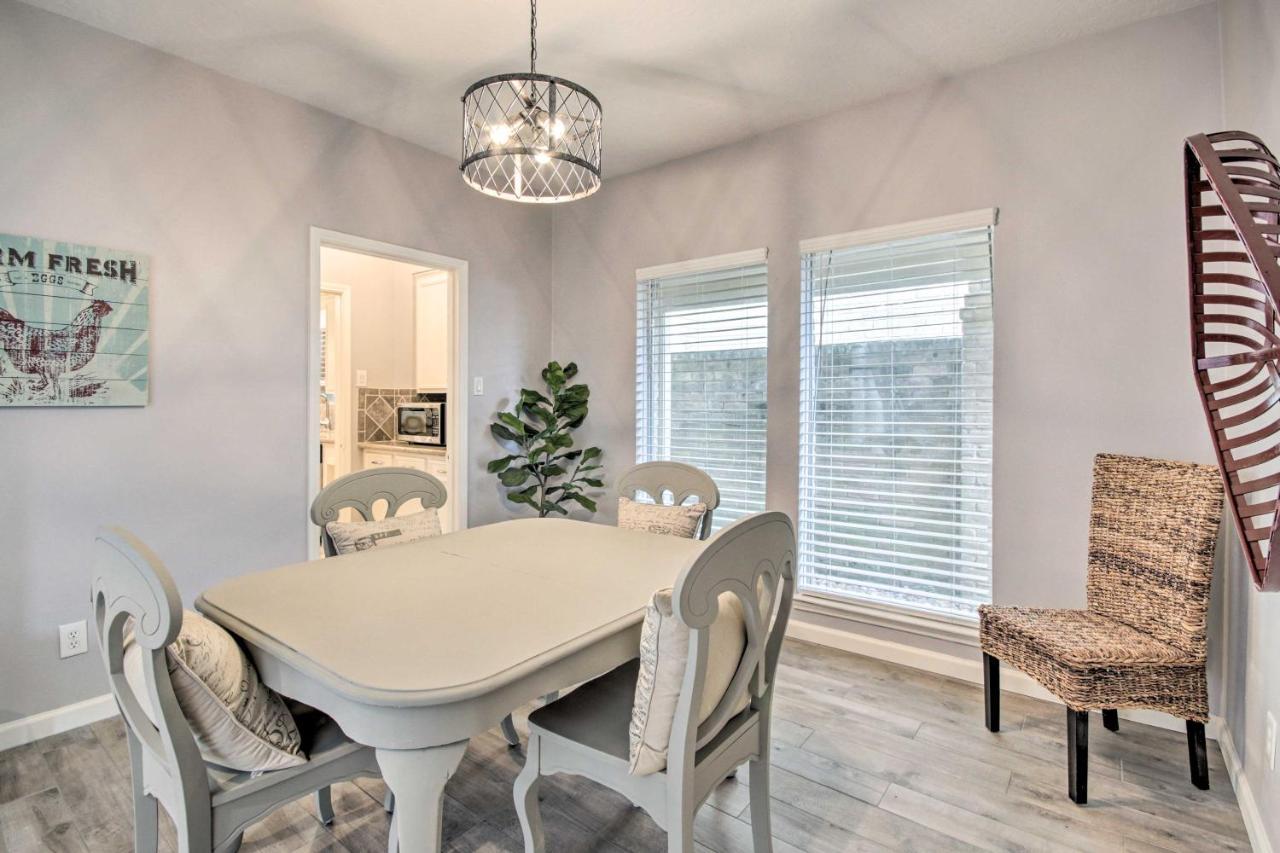 Quiet West With Patio, Walk To Shops!