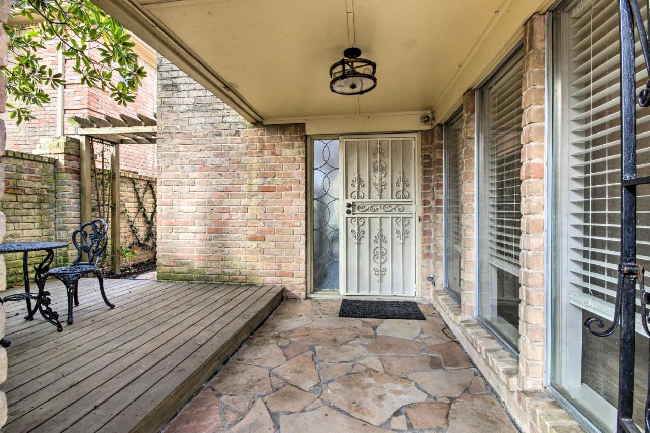 Holiday home Quiet West With Patio, Walk To Shops! Houston
