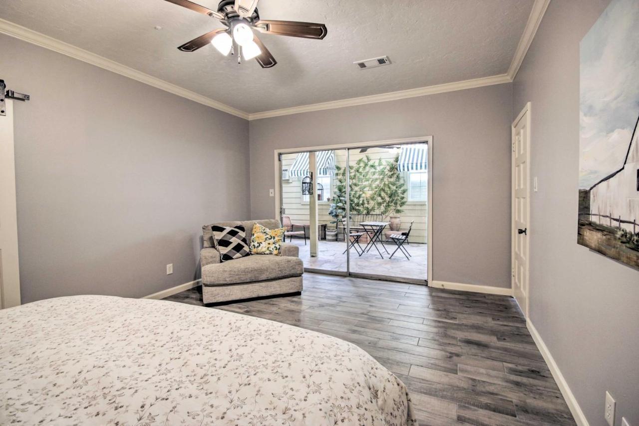 Quiet West With Patio, Walk To Shops! *