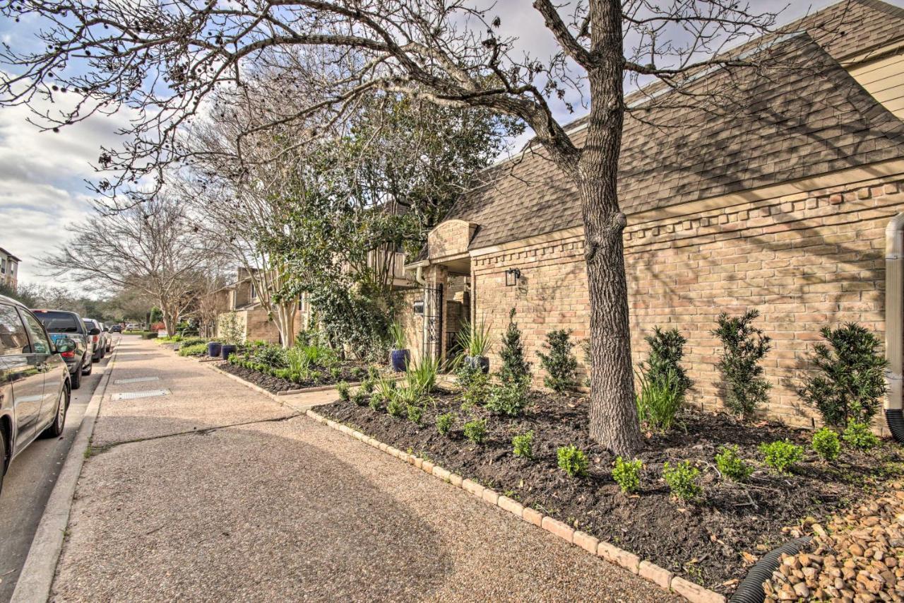 Quiet West With Patio, Walk To Shops! Holiday home Houston