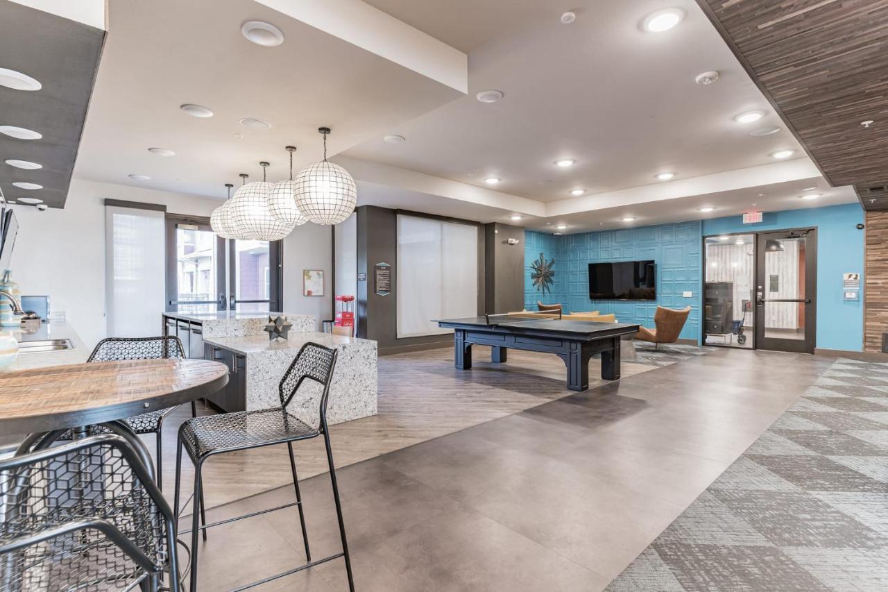 Peaceful With Full Amenities And Uh Nearby Houston