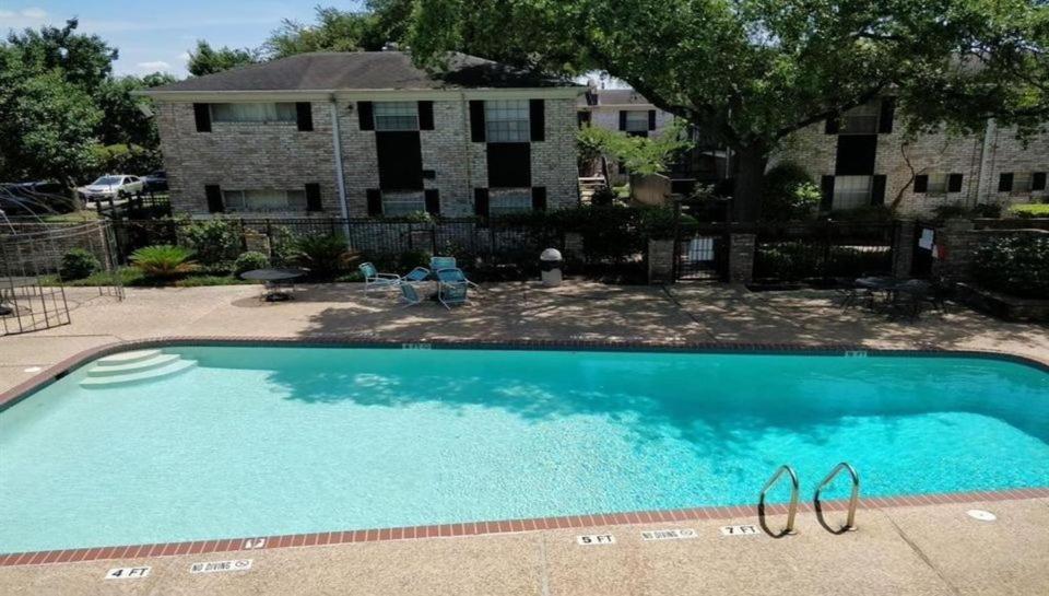Apartment Galleria Area Apt Long And Short Available *