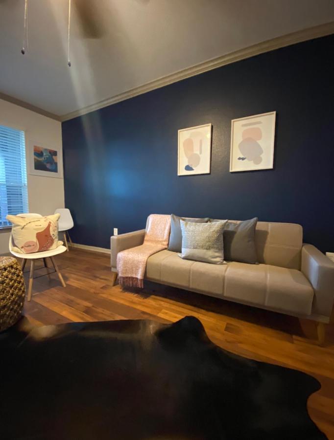Bright & Modern Galleria Suite! 5 Star Location, Self Check In & Free Parking Houston