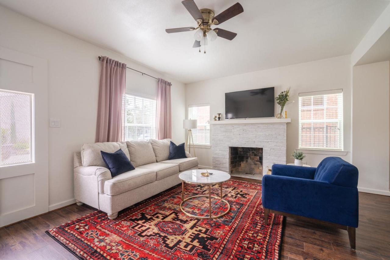 Unit 1 - Spacious & Renovated Apt In The City's Action