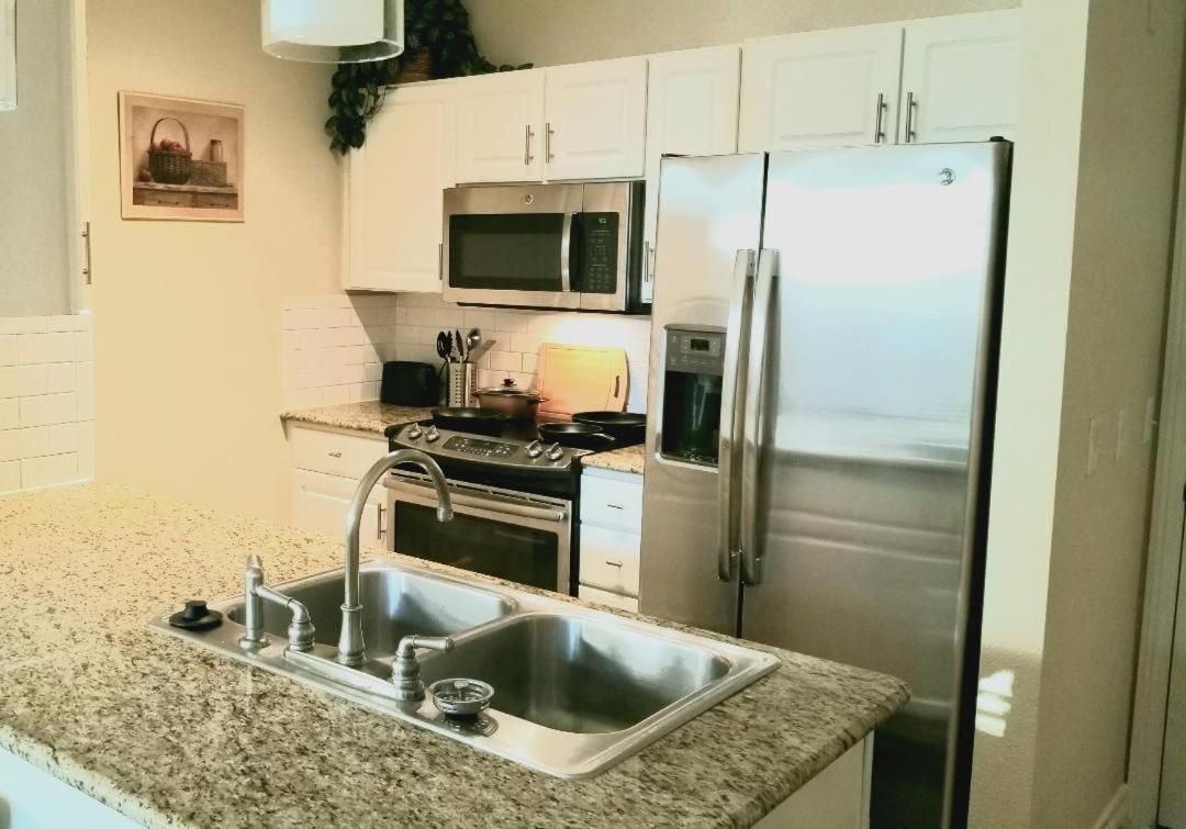 Apartment Roomy Downtown Abode
