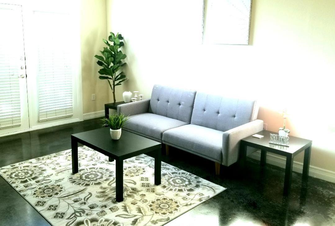 Roomy Downtown Abode *