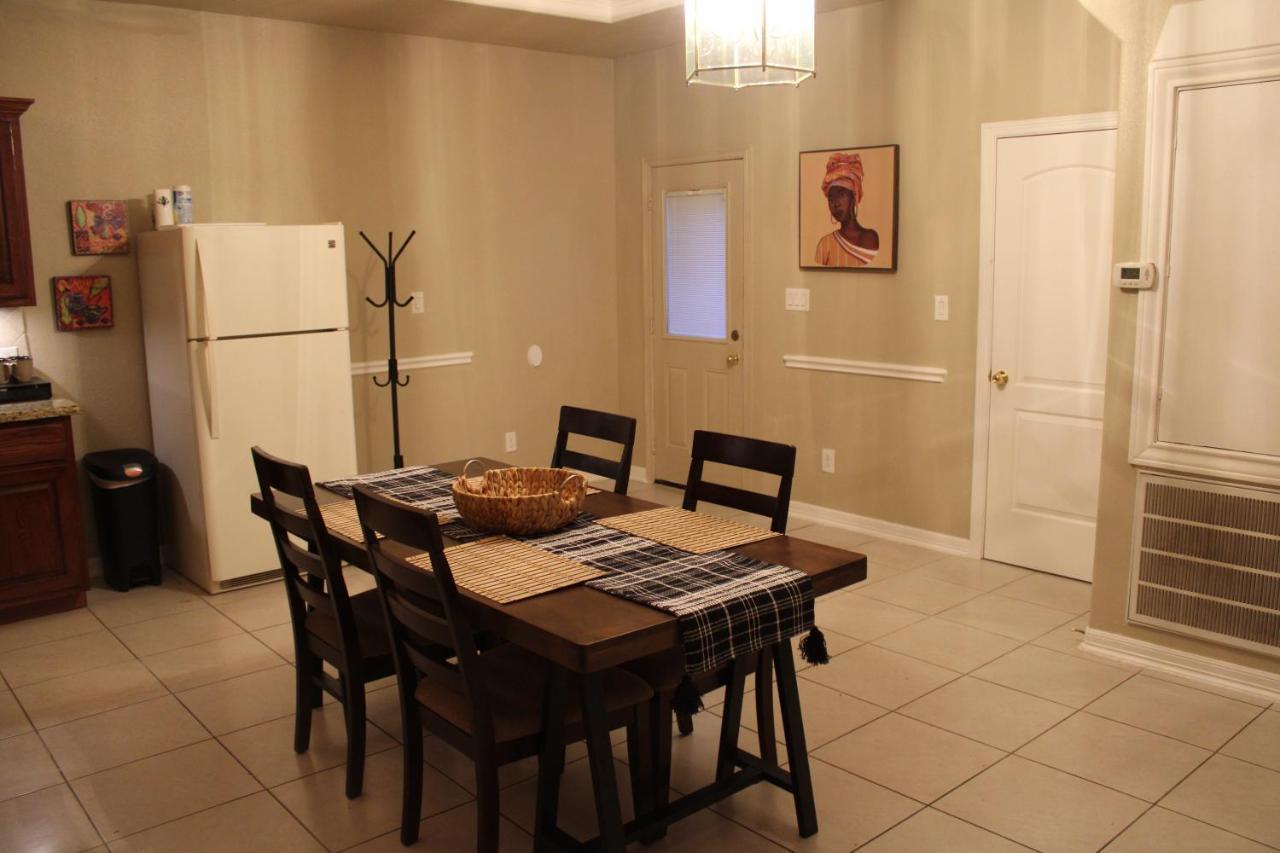 Bed & Breakfast Mcgowen Street Airbnb With Laundry Room Houston