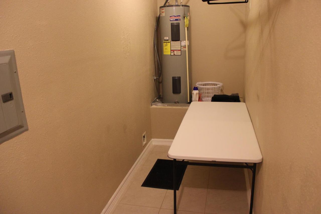 Bed & Breakfast Mcgowen Street Airbnb With Laundry Room *
