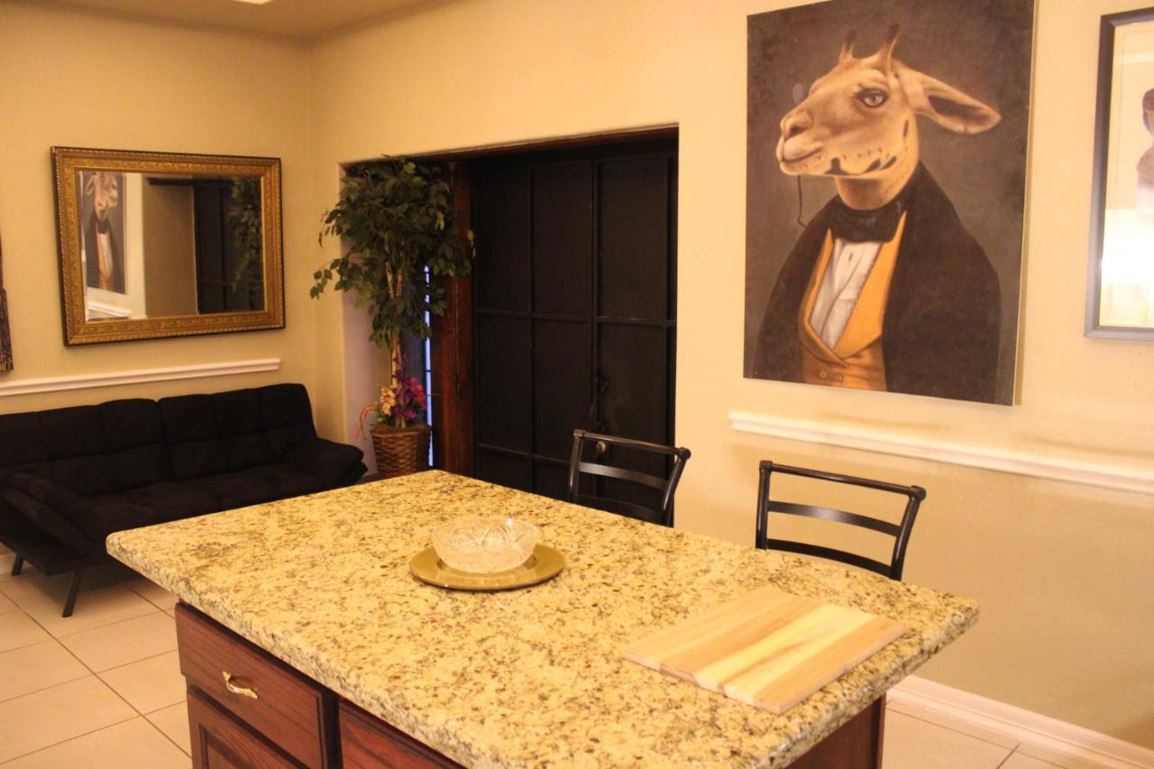 Mcgowen Street Airbnb With Laundry Room Bed & Breakfast Houston