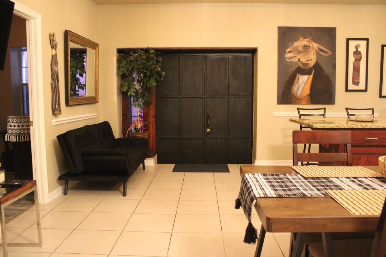 Mcgowen Street Airbnb With Laundry Room