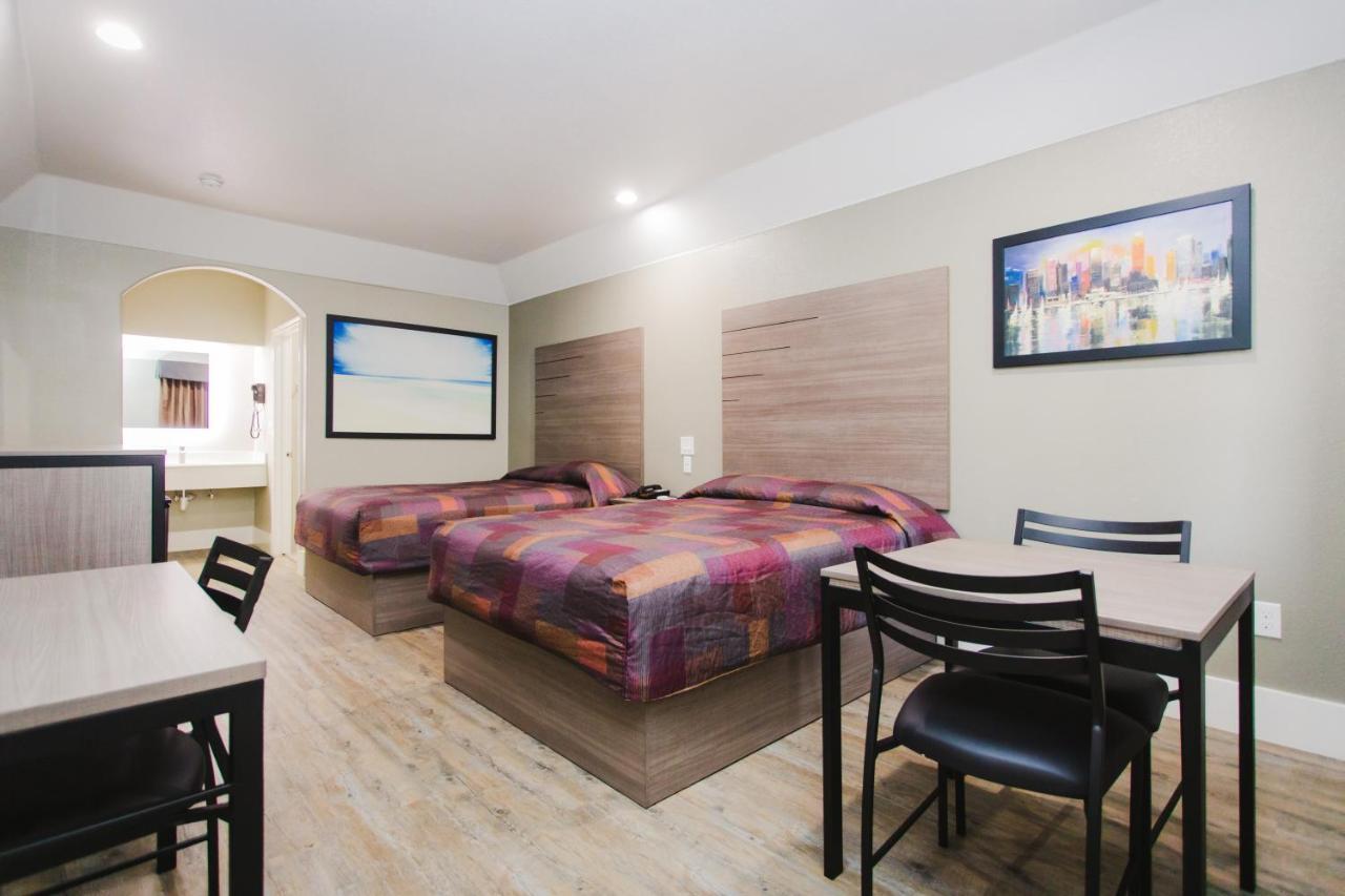 Motel Palace Beltway 8 & Westview 2*