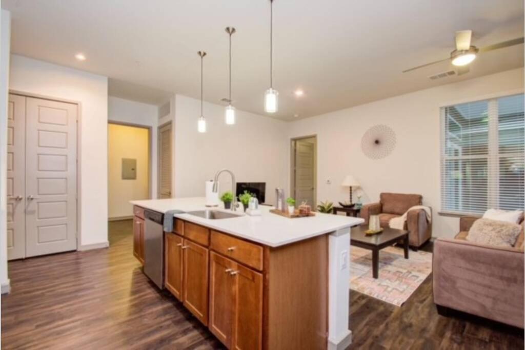 Spacious Luxury Unit Located In Downtown Houston! Apartment Houston