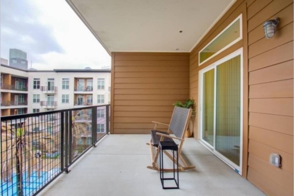 Spacious Luxury Unit Located In Downtown Houston! * Houston