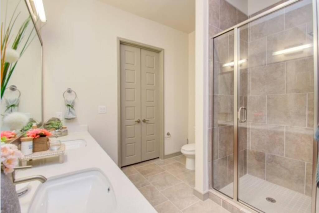 Spacious Luxury Unit Located In Downtown Houston! Apartment