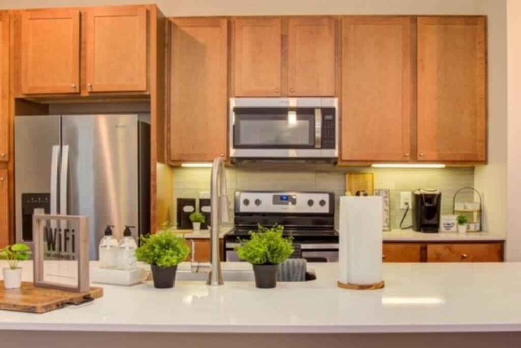 Spacious Luxury Unit Located In Downtown Houston! Apartment Houston