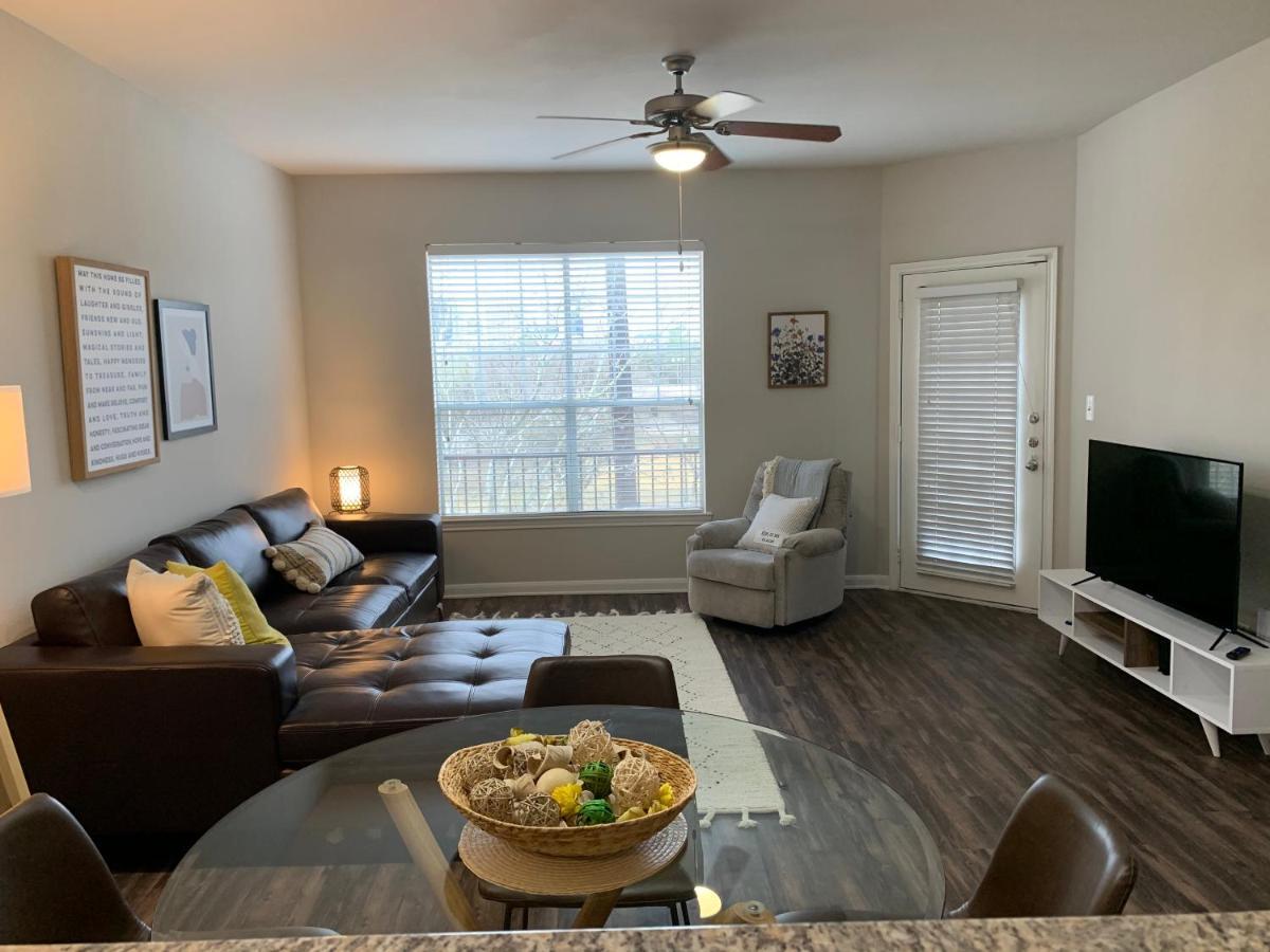 Apartment Newly Furnished 1br W/ Hermann Park View Houston