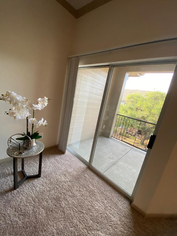 Spacious Galleria Cottage - Self Check In & Free Parking, 4 Beds 2 Bathrooms Apartment *