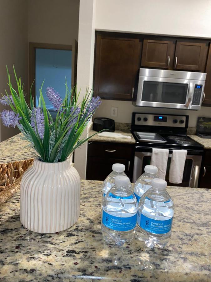 Spacious Galleria Cottage - Self Check In & Free Parking, 4 Beds 2 Bathrooms Apartment Houston