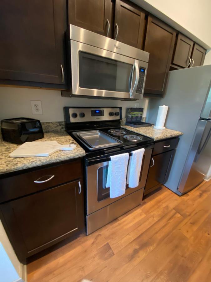 Apartment Spacious Galleria Cottage - Self Check In & Free Parking, 4 Beds 2 Bathrooms Houston