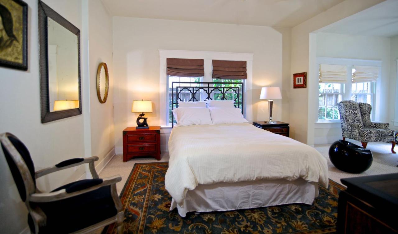 Refuge In The Heart Of Montrose Houston