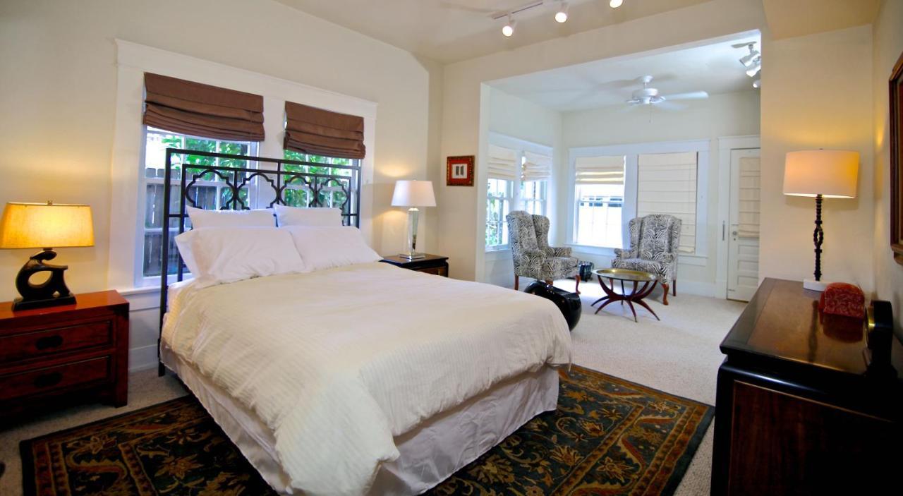 Refuge In The Heart Of Montrose Apartment *