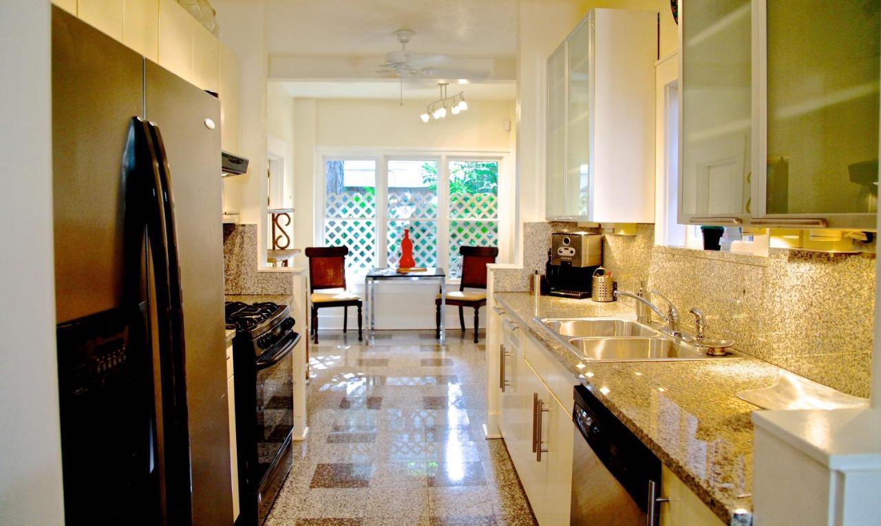 Apartment Refuge In The Heart Of Montrose