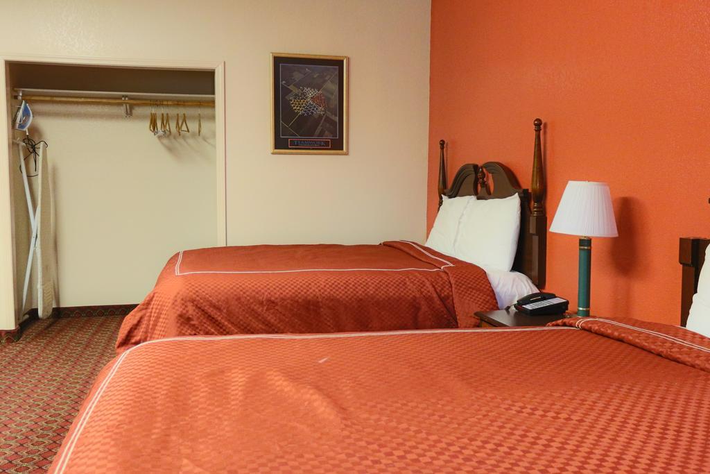Americas Best Value And Fm 1960 Hotel