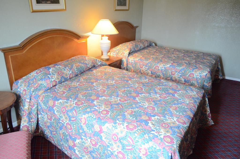 Motel Red Carpet Hornwood Drive *