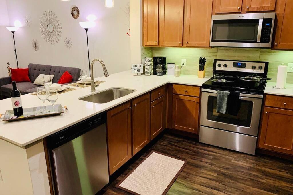 Apartment New Apart Downtown - 5min Stadium/parks/museum *