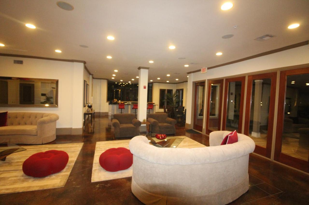 Galleria 2 Bed 2 Bath Luxury Condo *