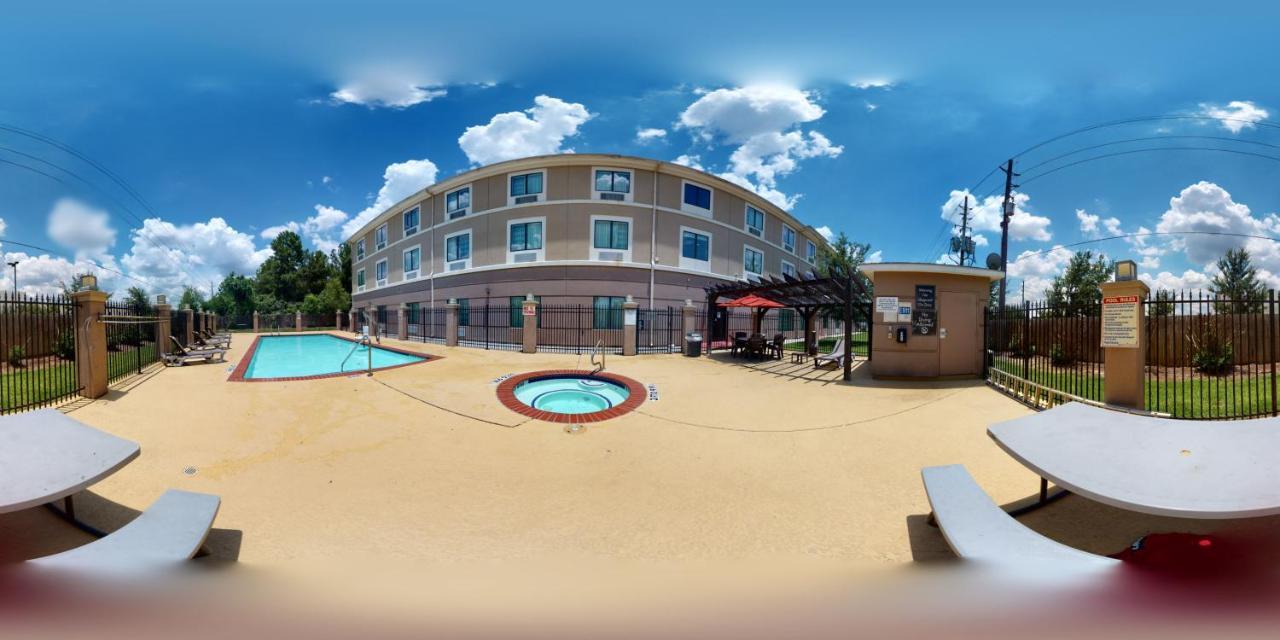 Restwell & I-45 North Hotel