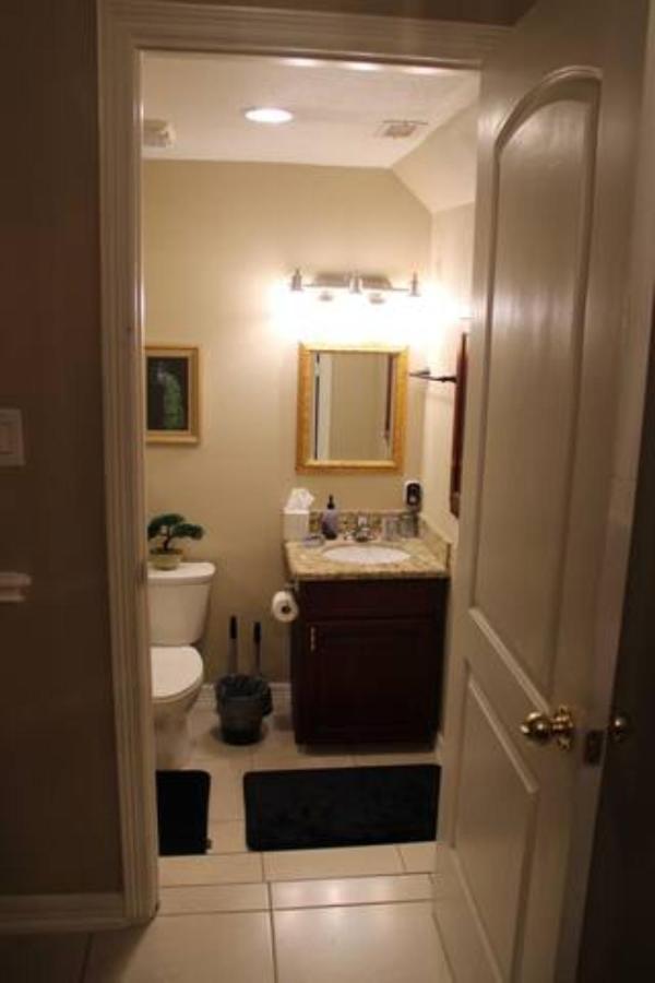 Mcgowen Street Airbnb With Laundry Room Houston