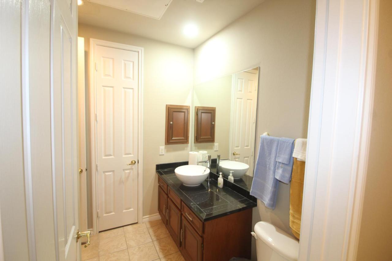 Galleria 2 Bed 2 Bath Luxury Condo Apartment