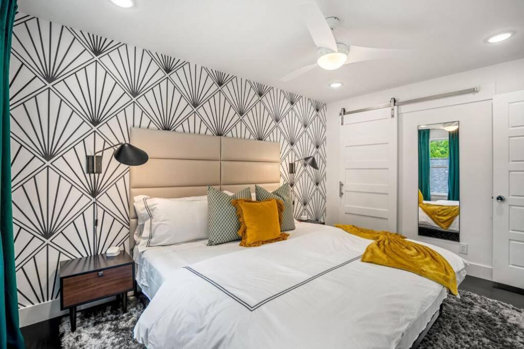 Apartment Mid-century Mod-pad @ East Downtown Houston